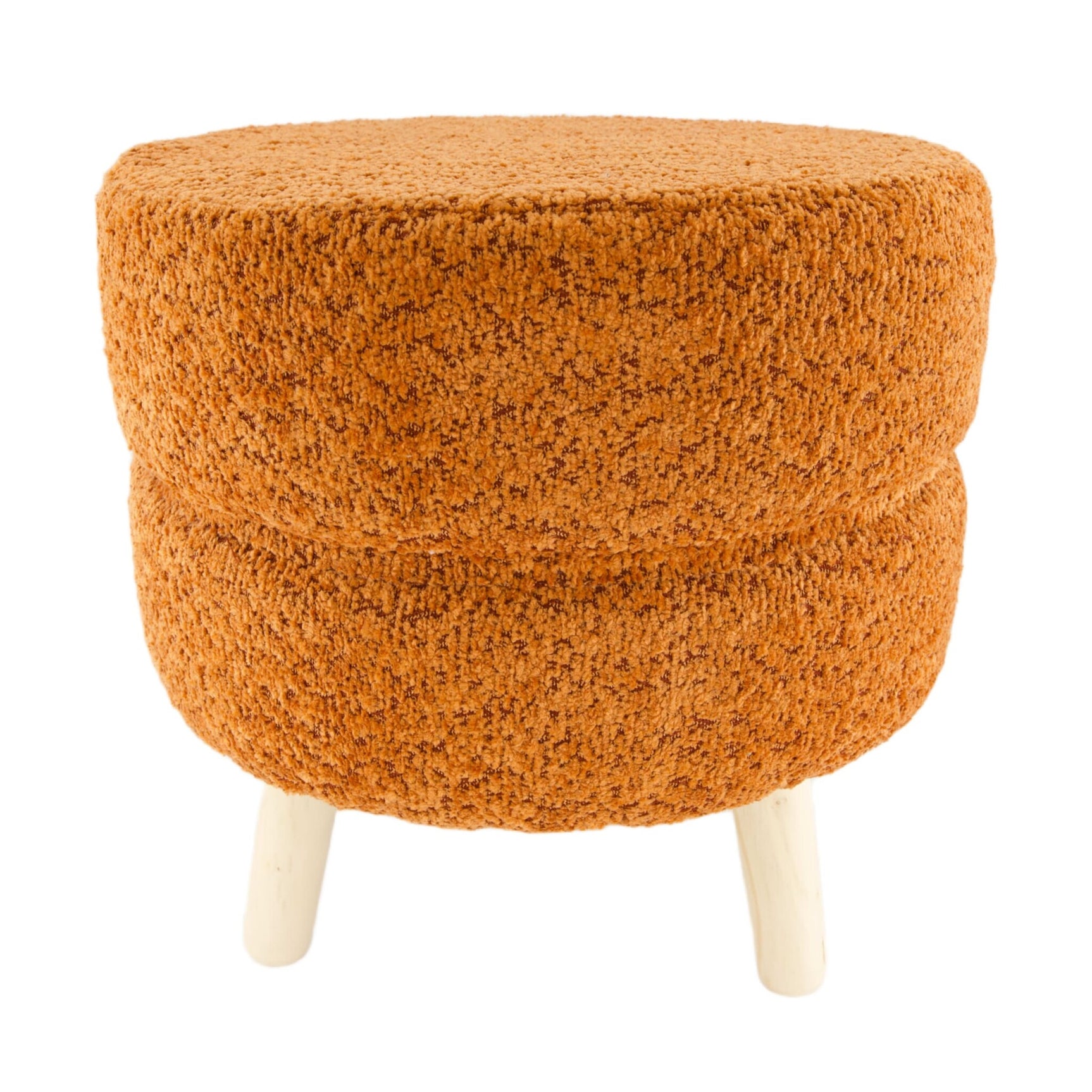 Krukje 38x38x38cm, oranje bouclé poef met ronde zitting en houten pootjes.