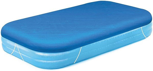 Blauw afdekzeil met afgeronde rechthoekige vorm en zichtbare naden langs de rand