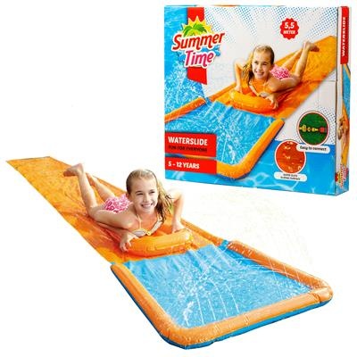 Opblaasbare waterslide met blauwe glijbaan en oranje randen, met verpakking erbij