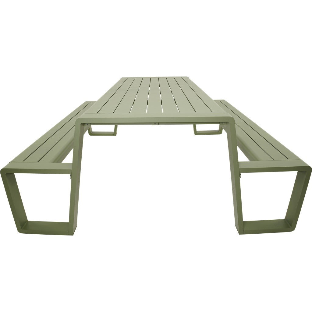 Picknicktafel met twee banken, zachtgroene planken en openingen op het blad.