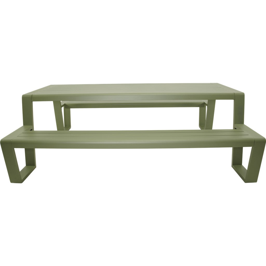 Picknicktafel met banken, zachtgroen frame en rechthoekig tafelblad.