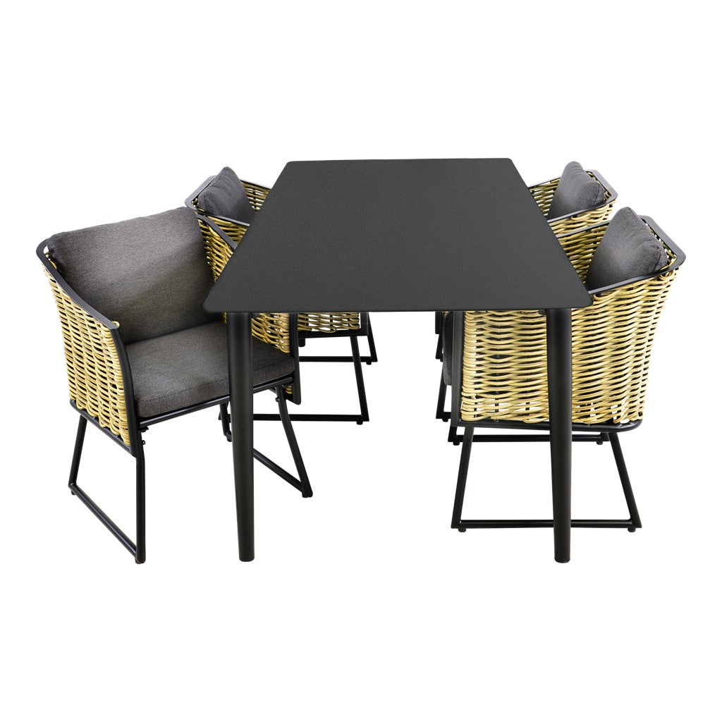 Donkere eettafel met rotan-look stoelen en grijze zitkussens
