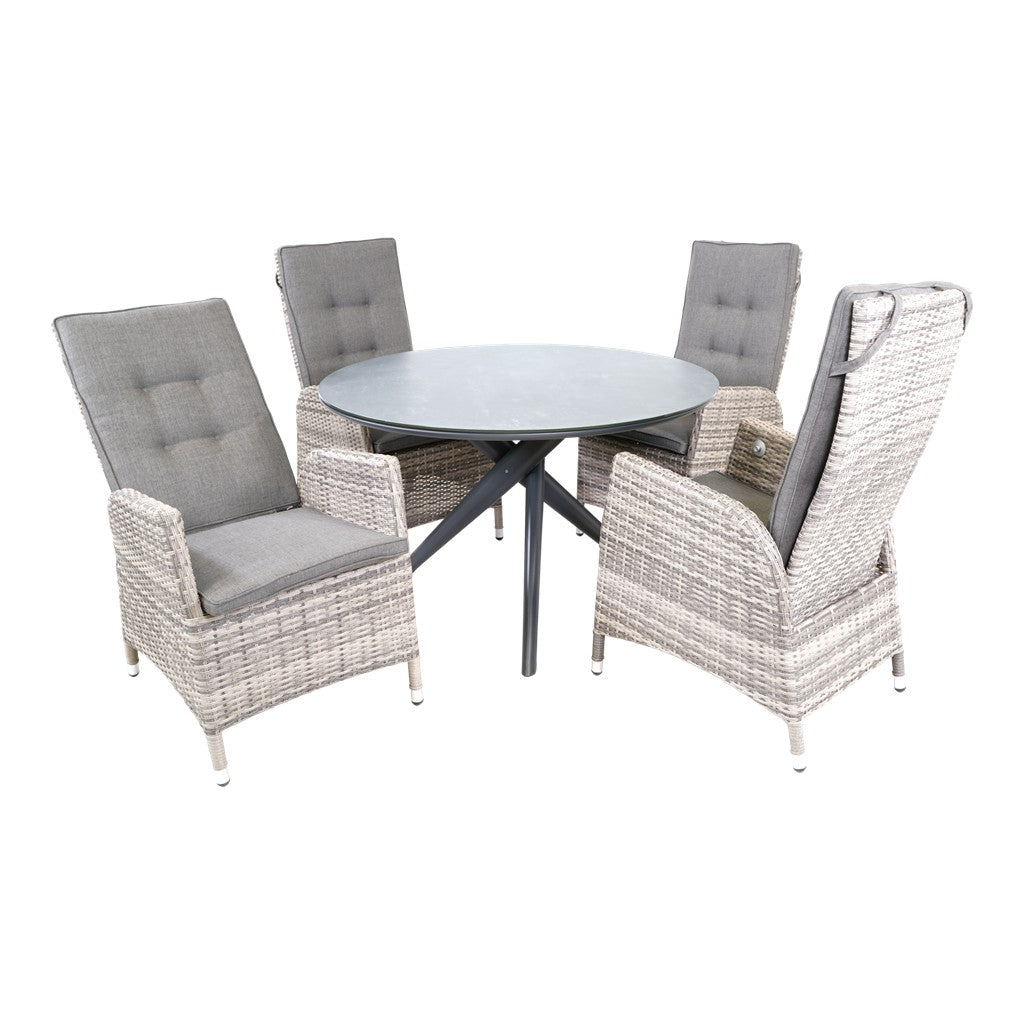 Ronde eettafel Ø120 cm met 4 licht beige vlechtstoelen en grijze zitkussens