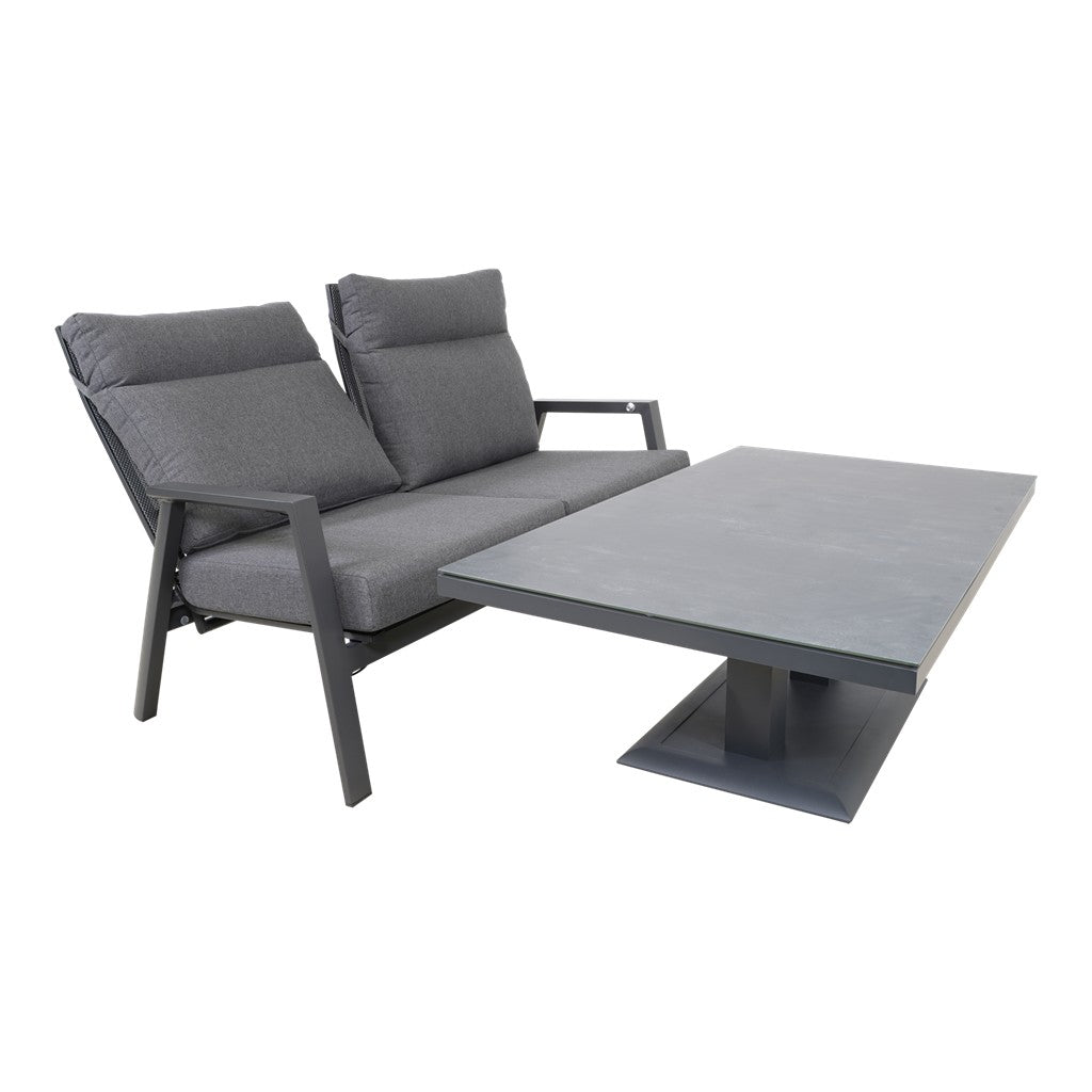 2-zits loungebank met bijzettafel en donkergrijze kussens op zwart frame