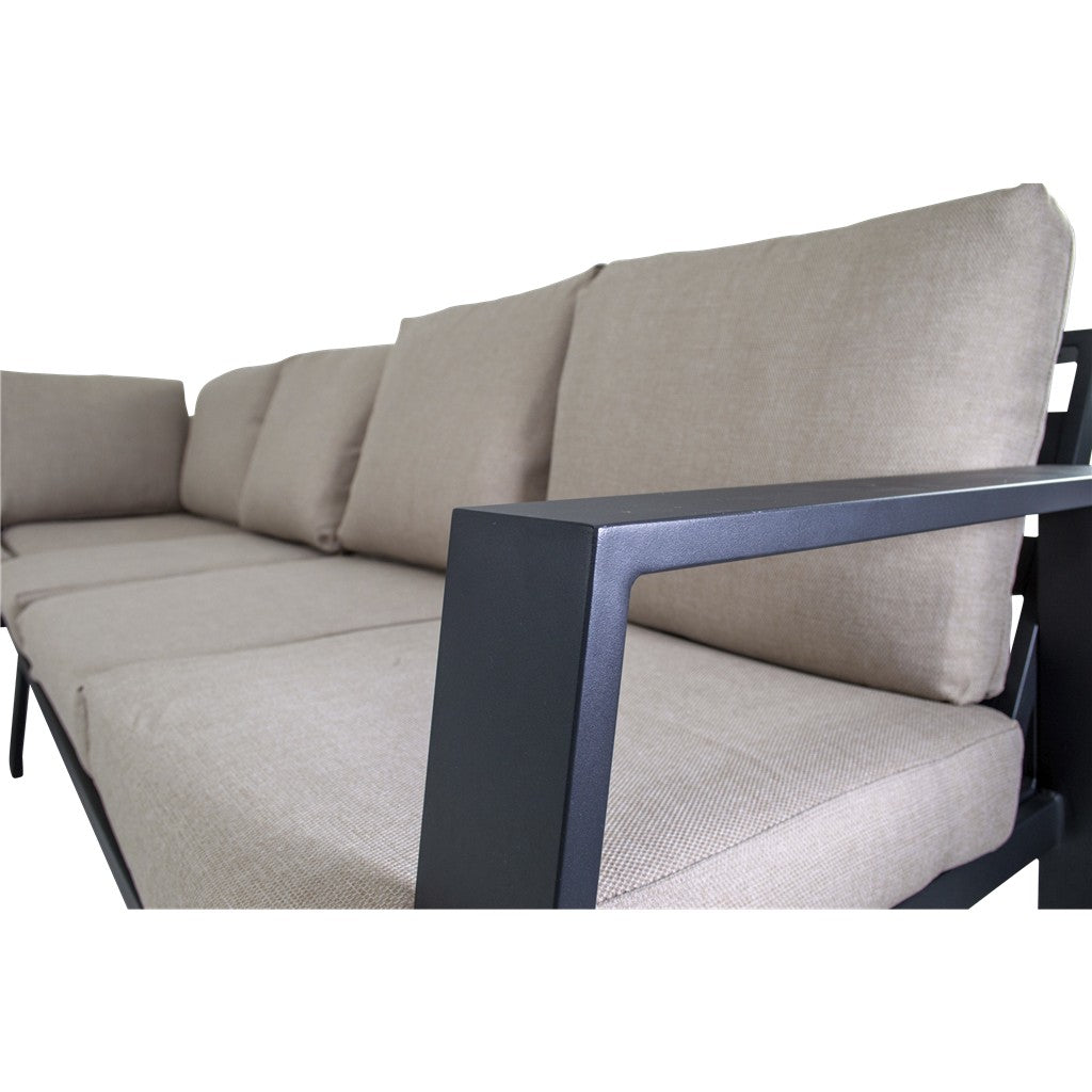 Loungehoekset armleuningdetail met lichtbeige zitkussen en donkergrijze zijkant