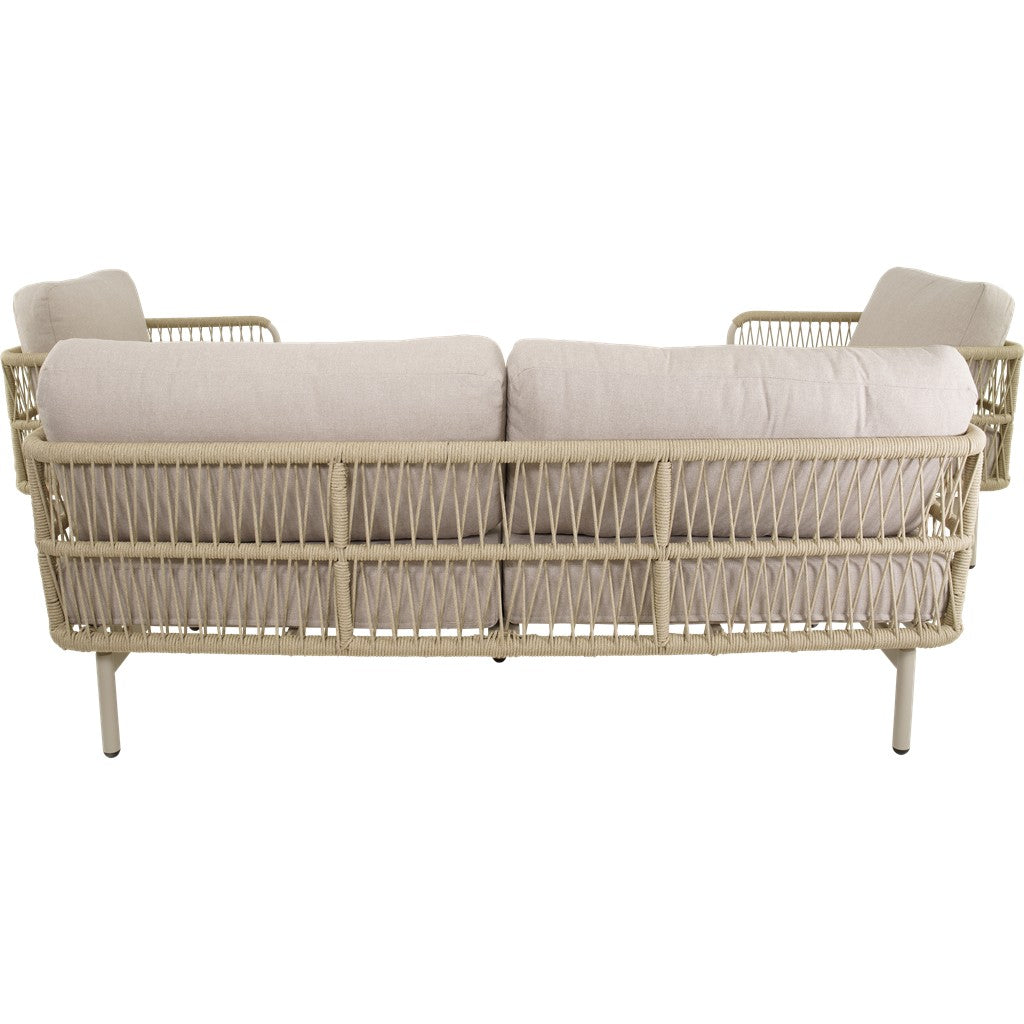 Bank met vlechtwerk armleuningen en lange rug- en zitelementen; beige bekleding