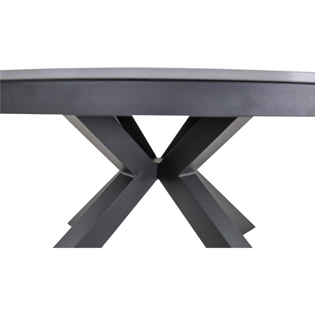 Ronde tafel met zwarte kruispoten en dikke zijbalken onder het blad