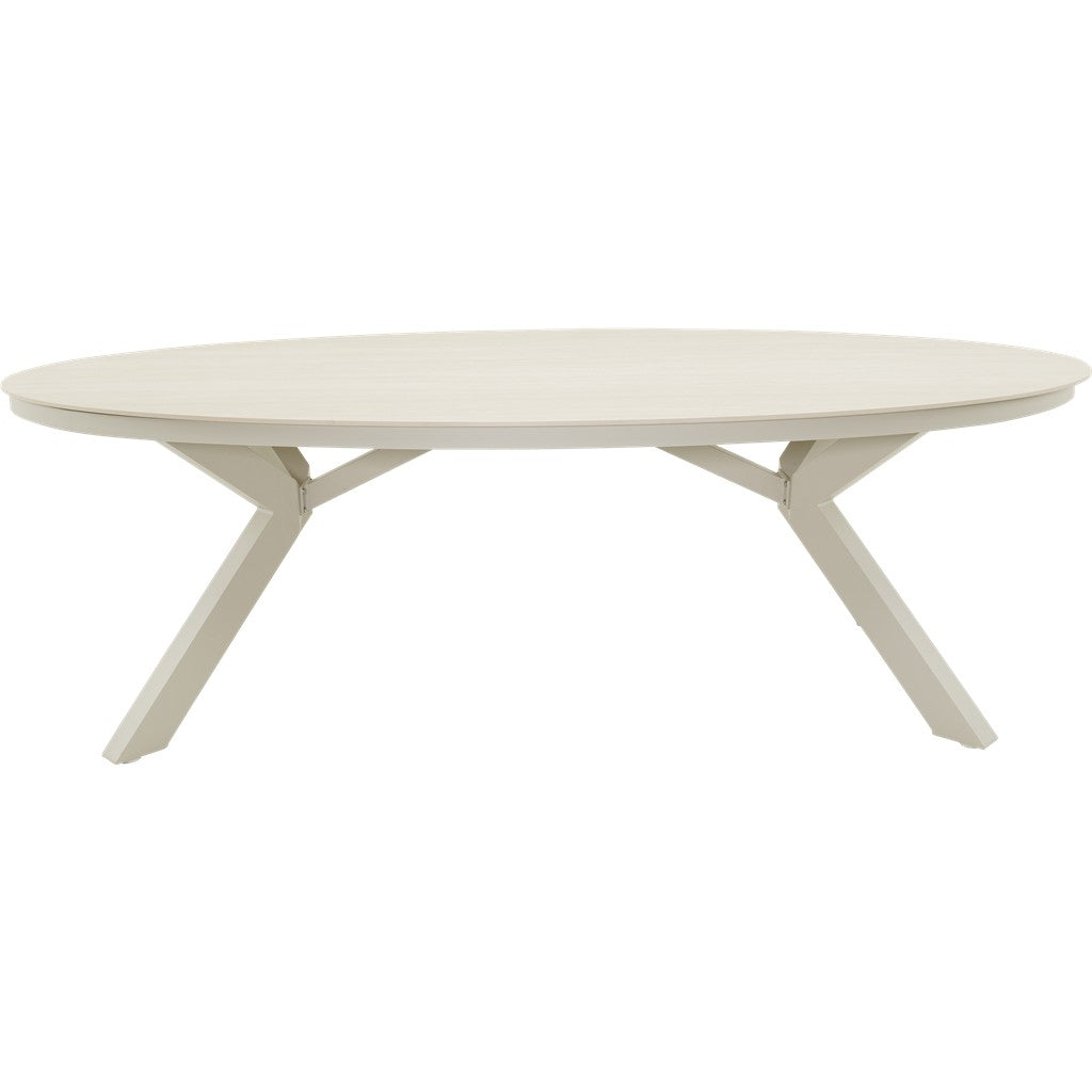 Ovale crème eettafel met langwerpig blad en vier schuine poten.