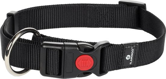 Zwarte halsband met verstelbare band, klikgesp, metalen ring en rood logo