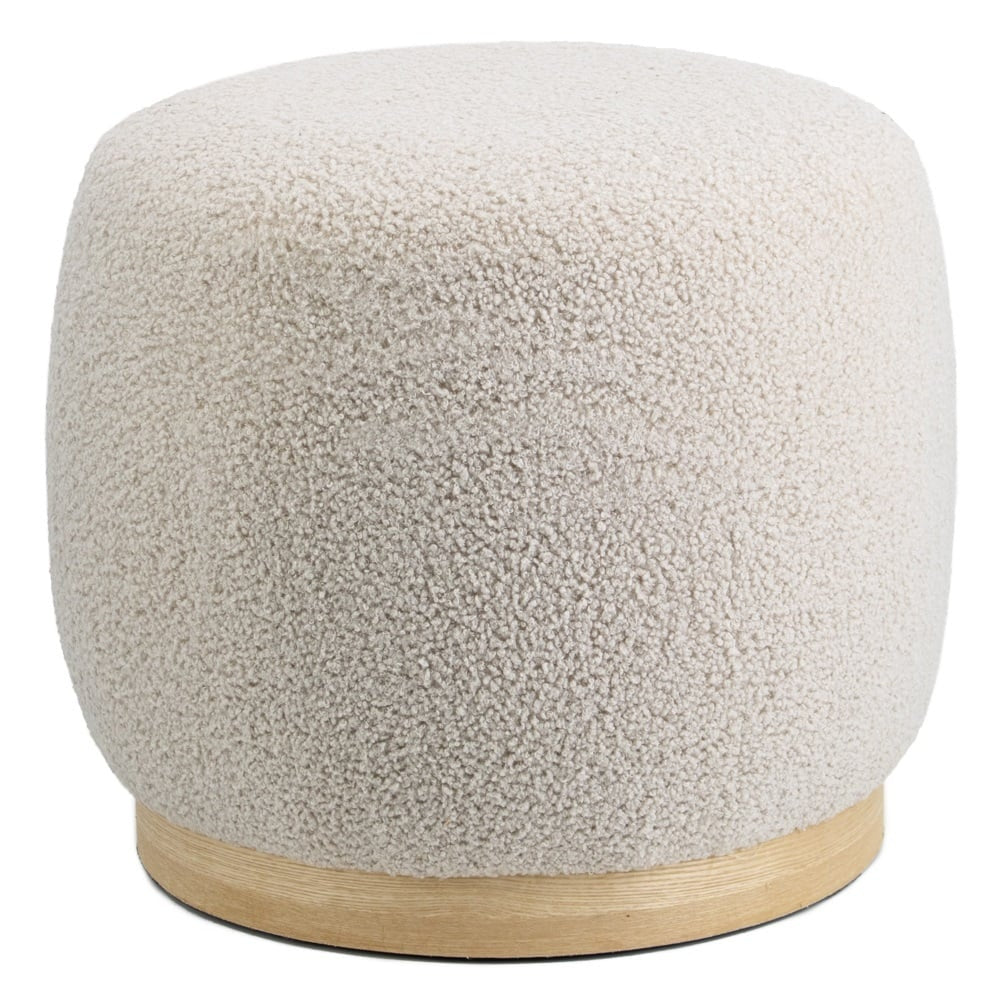 Zandkleurige teddy poef met houten voet en ronde zitting
