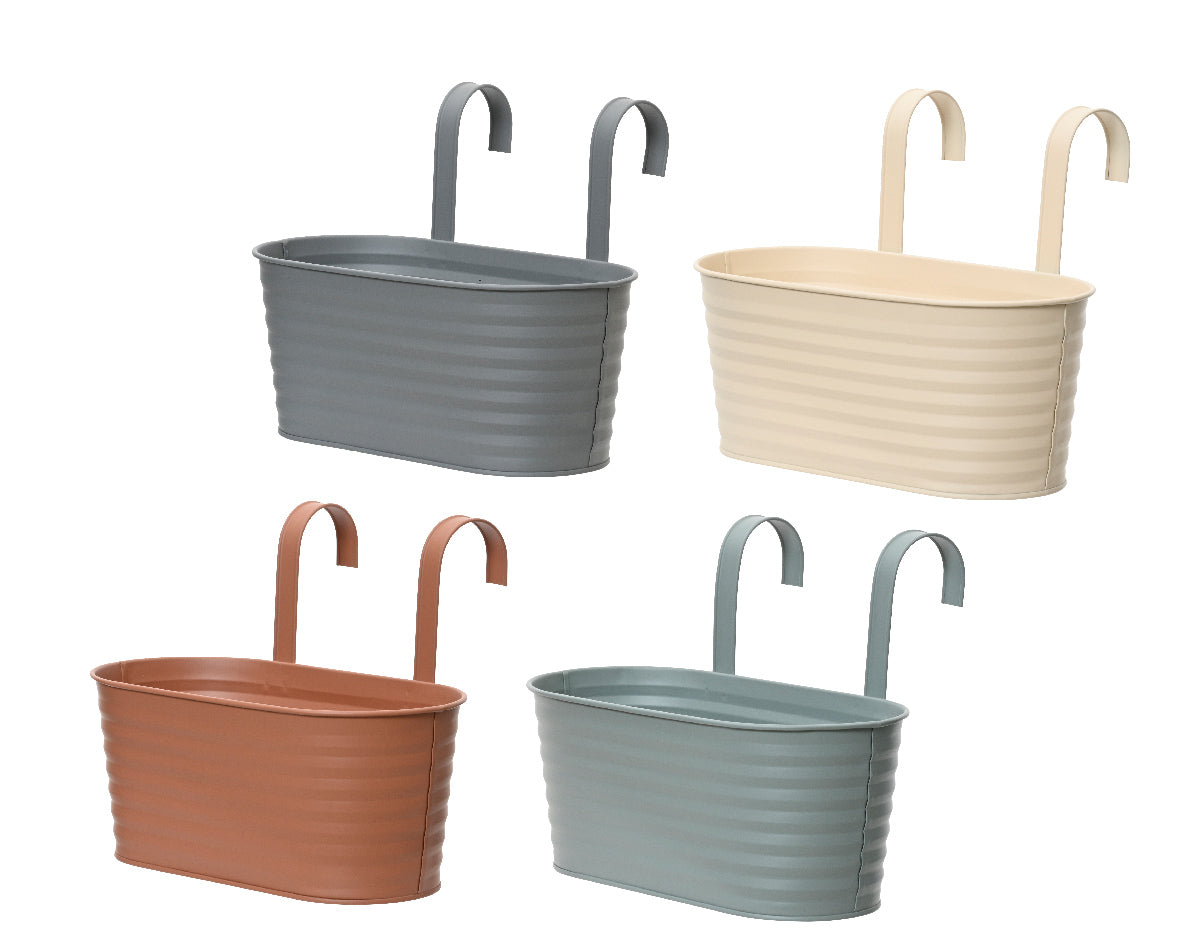 Zinken plantenbakken met handgrepen, assorti kleuren: grijs, beige, terracotta en groen.