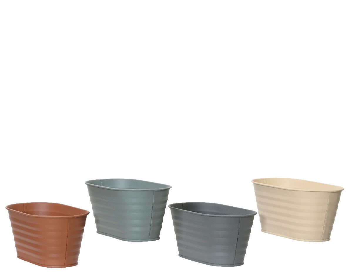 Assortiment zinken plantenbakken, roestbruin, blauwgrijs, donkergrijs en crème.