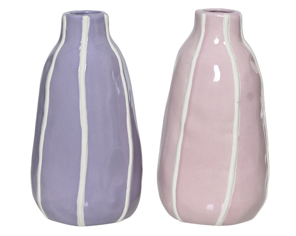 Assortiment porseleinen vaasjes: paarse en roze vaas met witte verticale strepen.