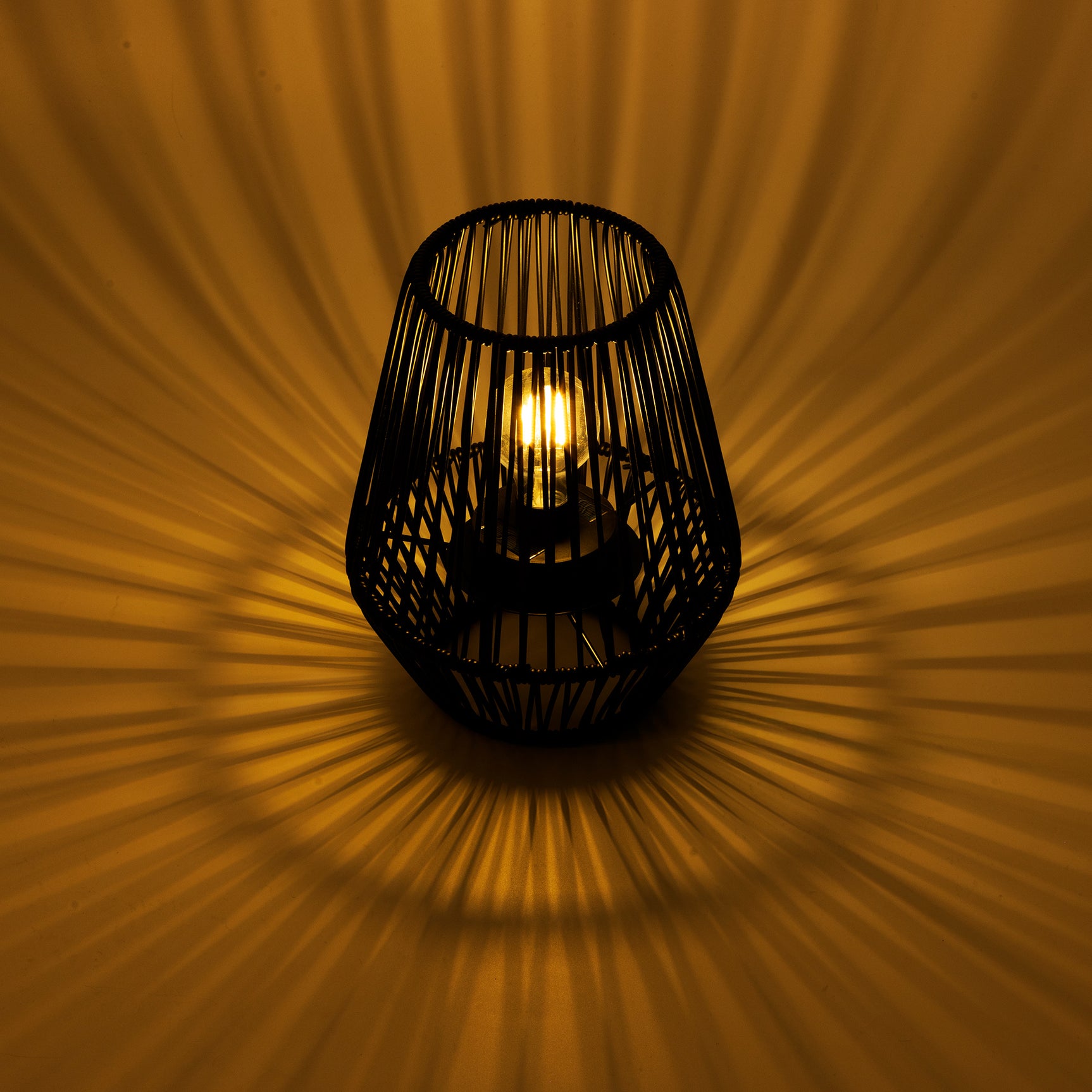 Solar lantaarn wicker steady