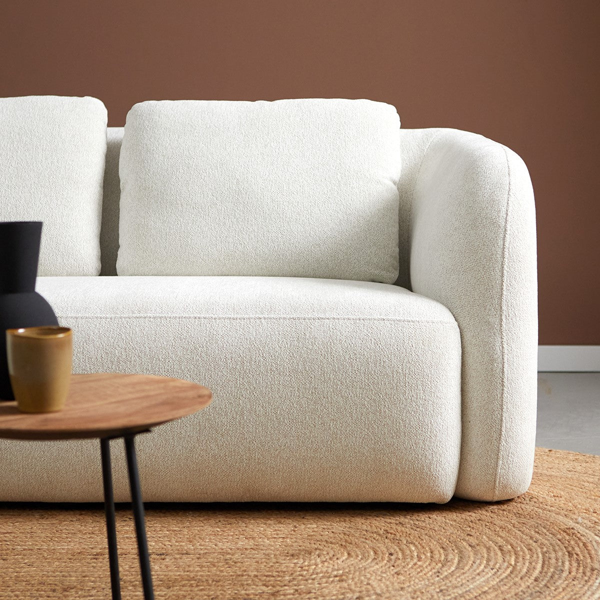 CLOUD chaise longue links met lichtbeige zitting en ronde, dikke armleuning