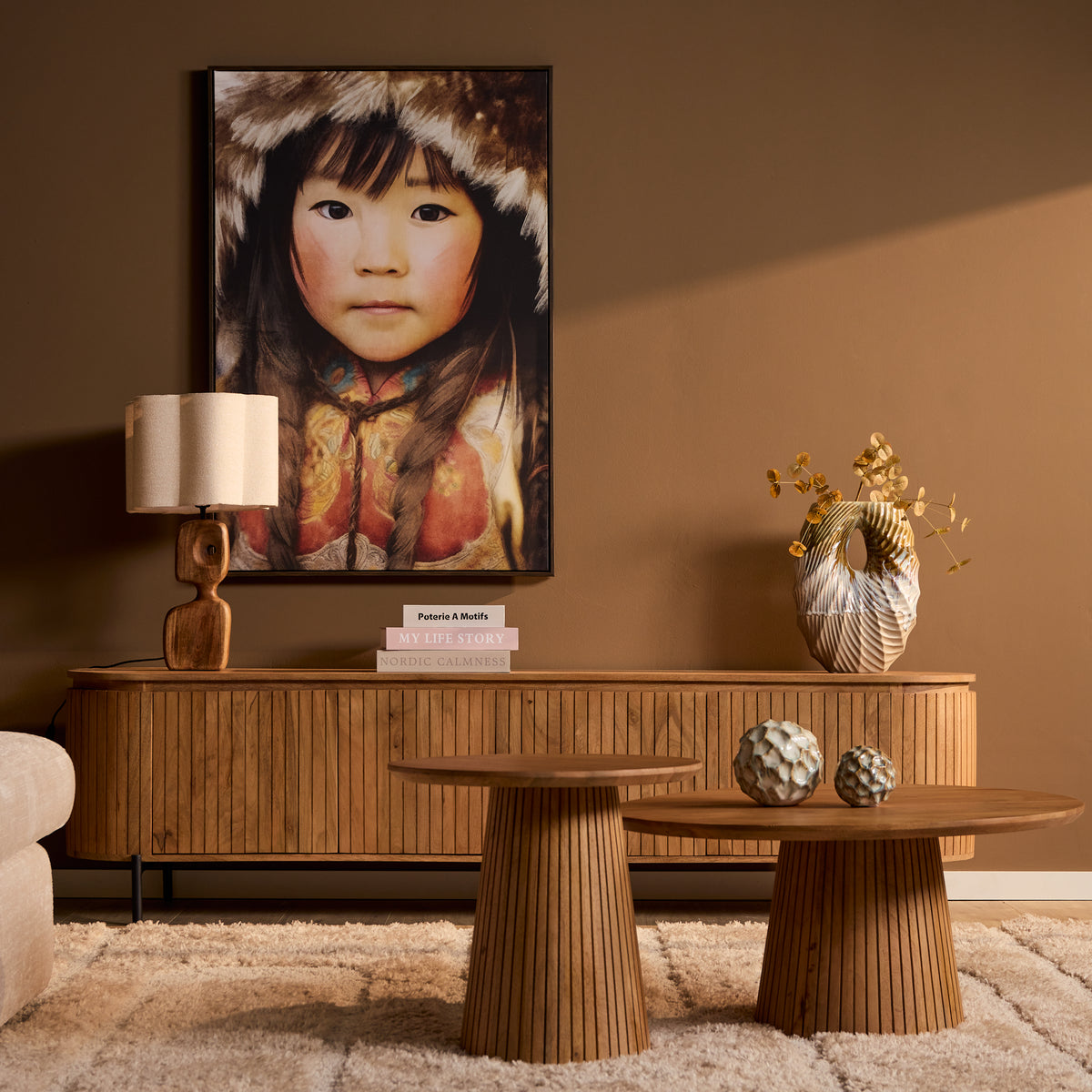 Set ronde salontafels van hout, naturel met geribbelde poten en ronde bladen