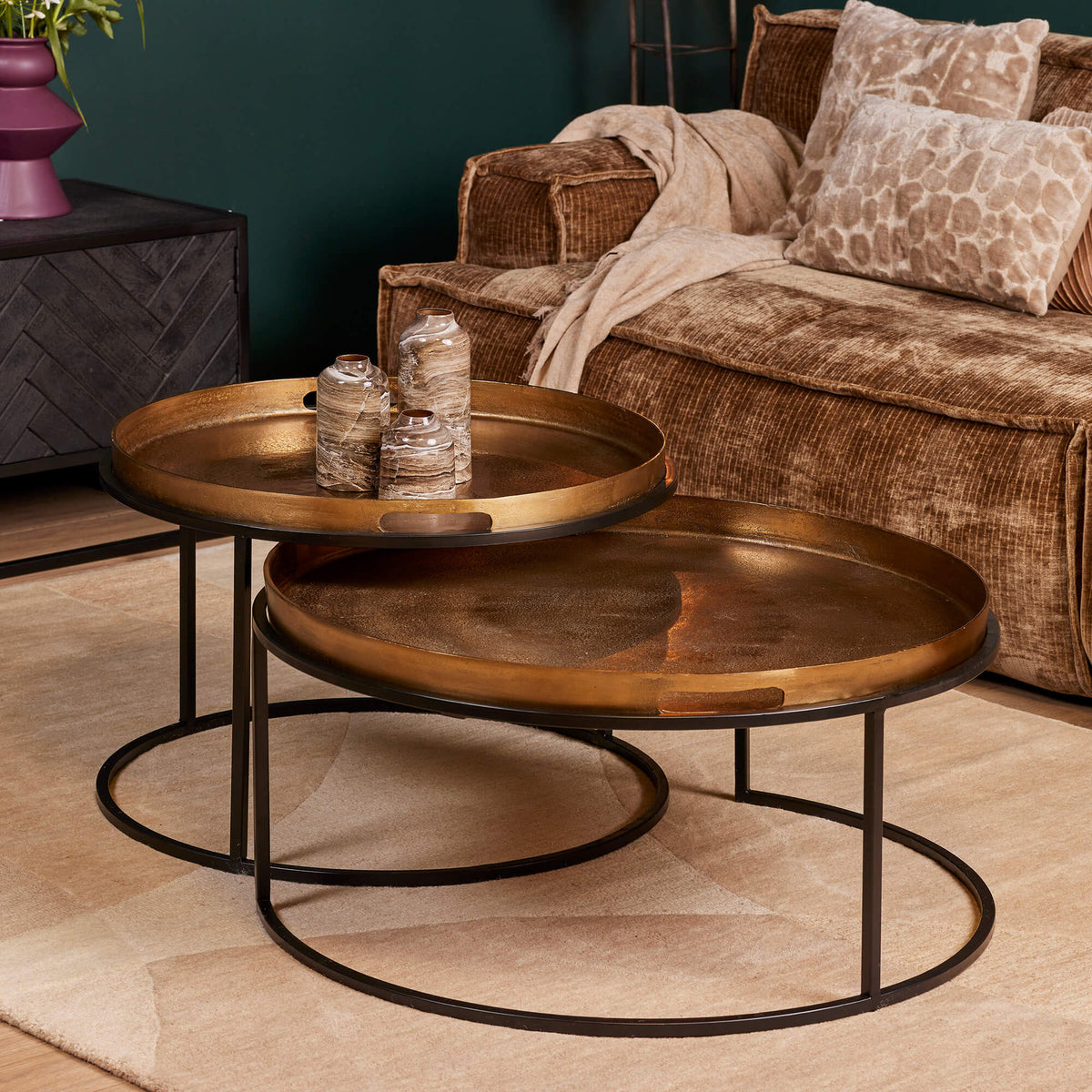 Salontafelset Puck met twee ronde metalen tafels, bronzen werkblad en zwarte poten