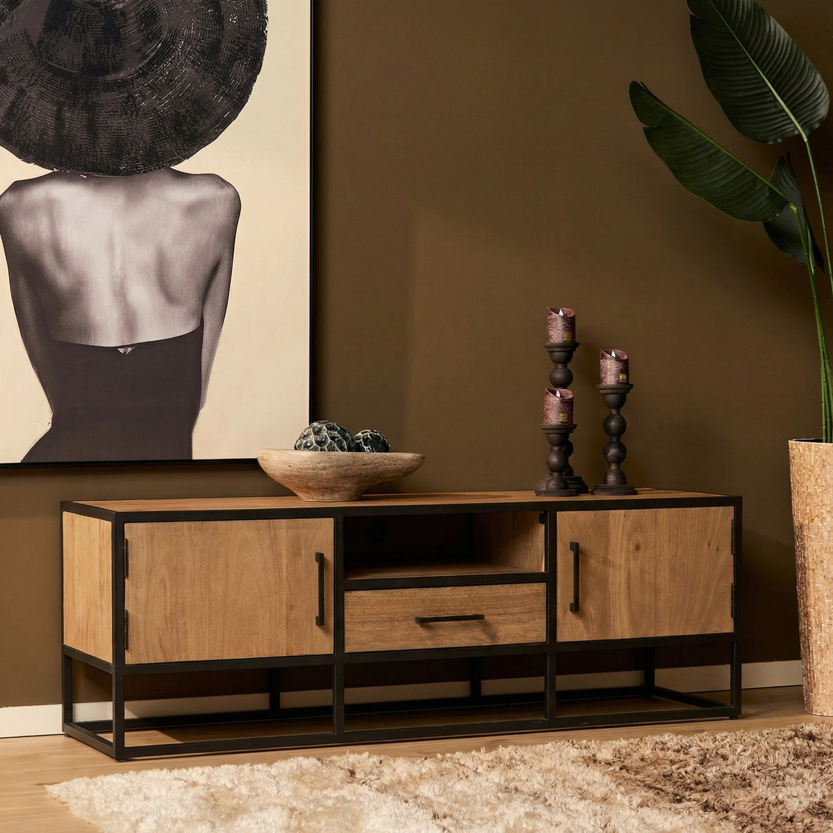 TV-meubel Dakota met houten kasten, open middenvak en lade, zwart metalen onderstel