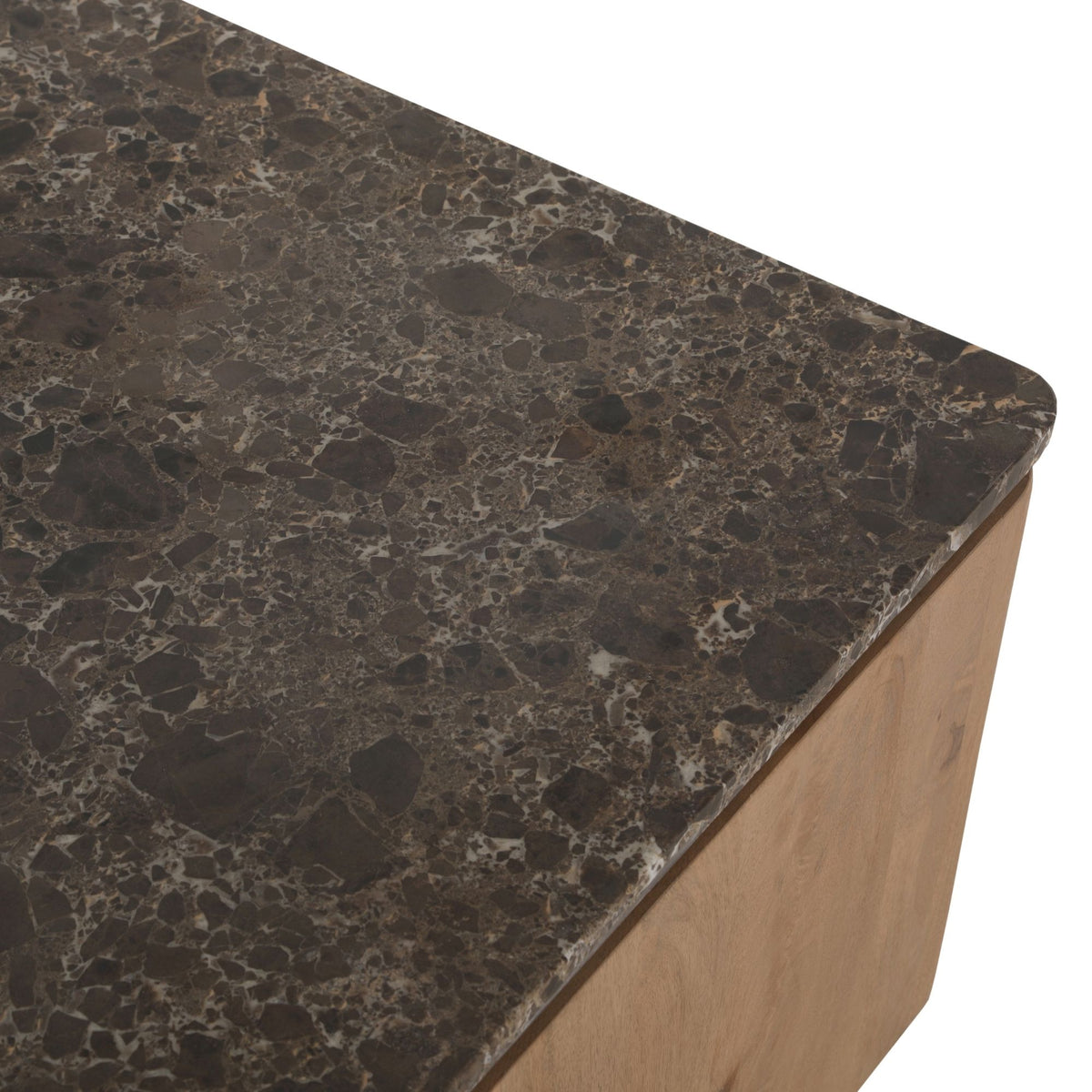 Close-up van donkergrijs steenkleurig tafelblad met houtstructuur zijpaneel