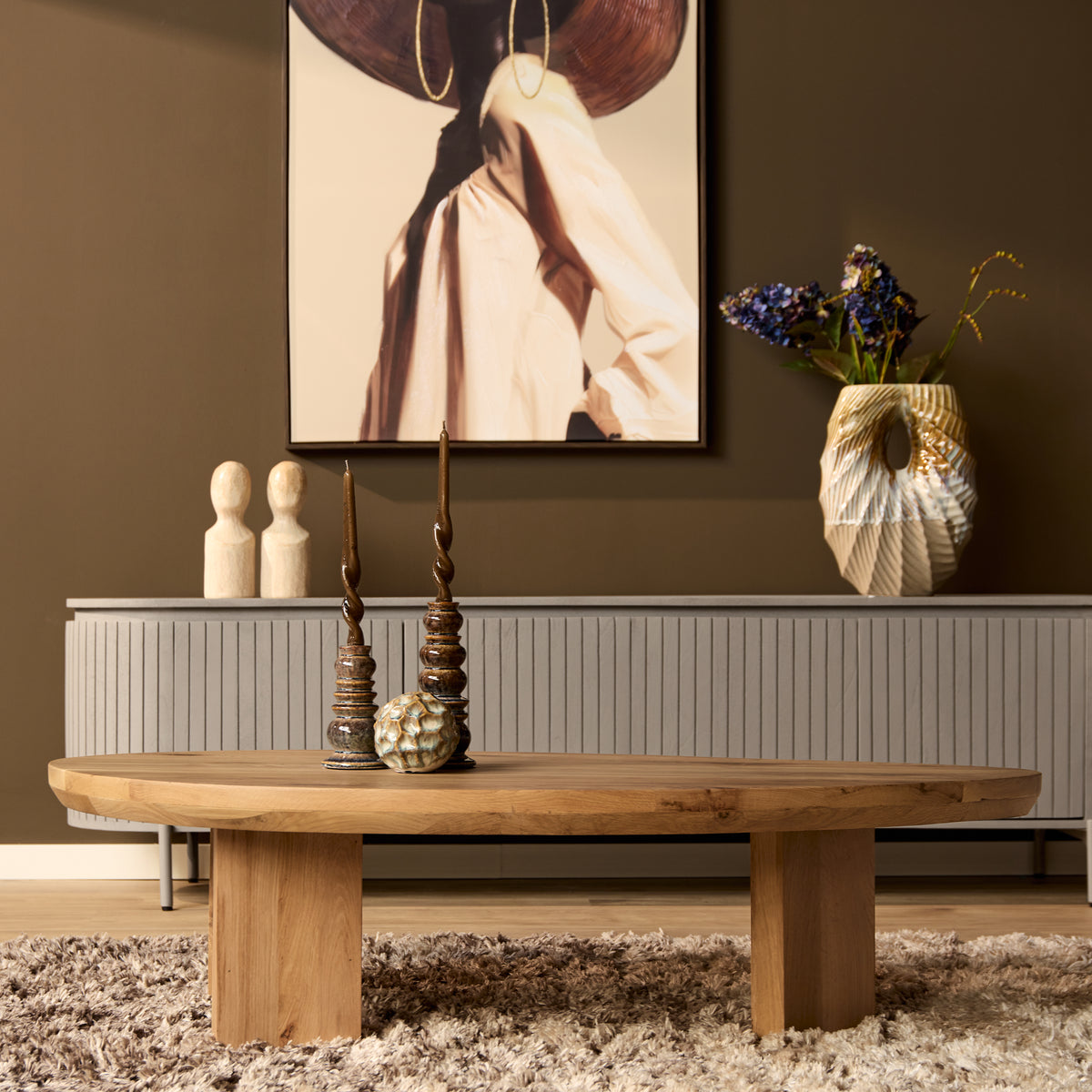 Ronde salontafel Zillah in naturel eiken, met rond blad en houten poten