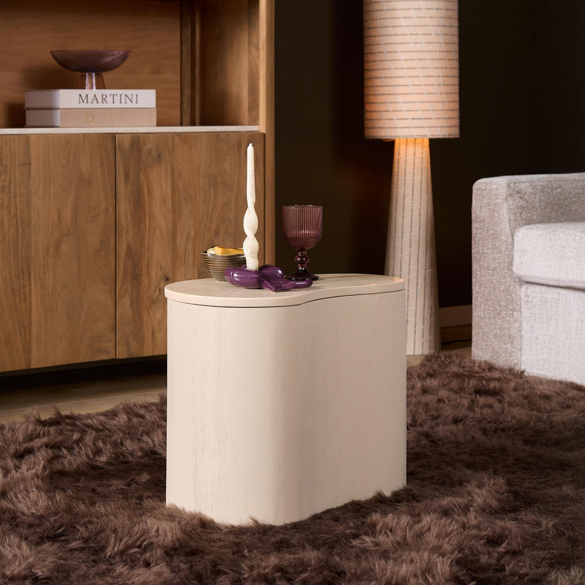 Salontafel met rond blad, licht zandkleurig, met marmerlook en houten-achtig omtrek