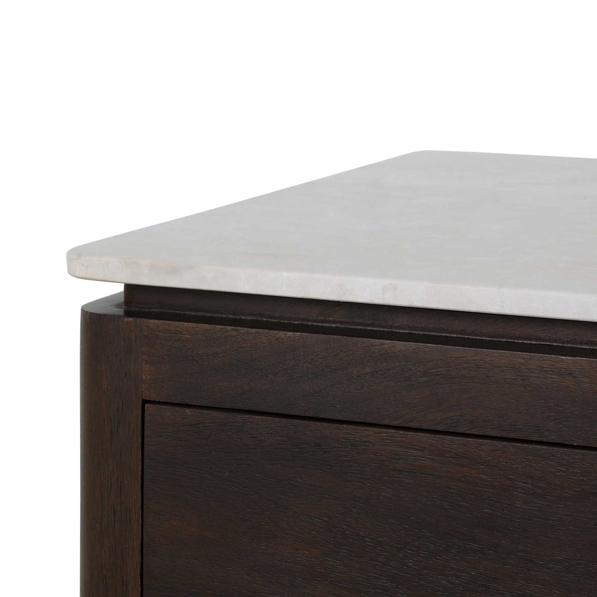 Vierkante salontafel bruin mangohout met afgeronde, donker geaderde rand.