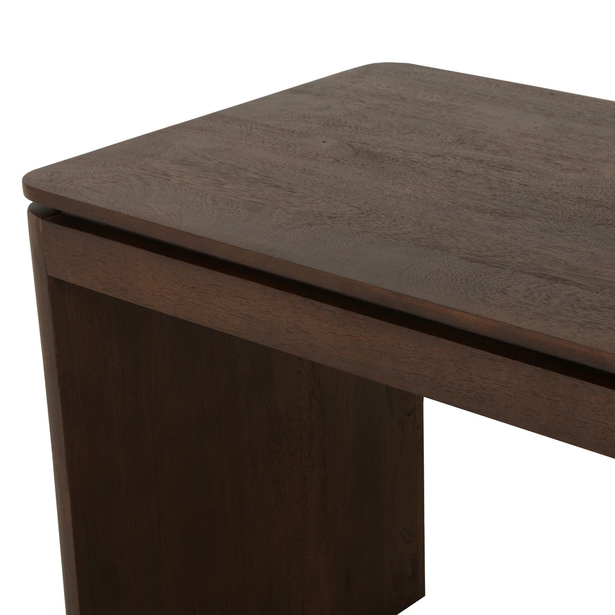 Bureau met bruin mangohouten blad en onderframe, afgeronde rand bij de hoek