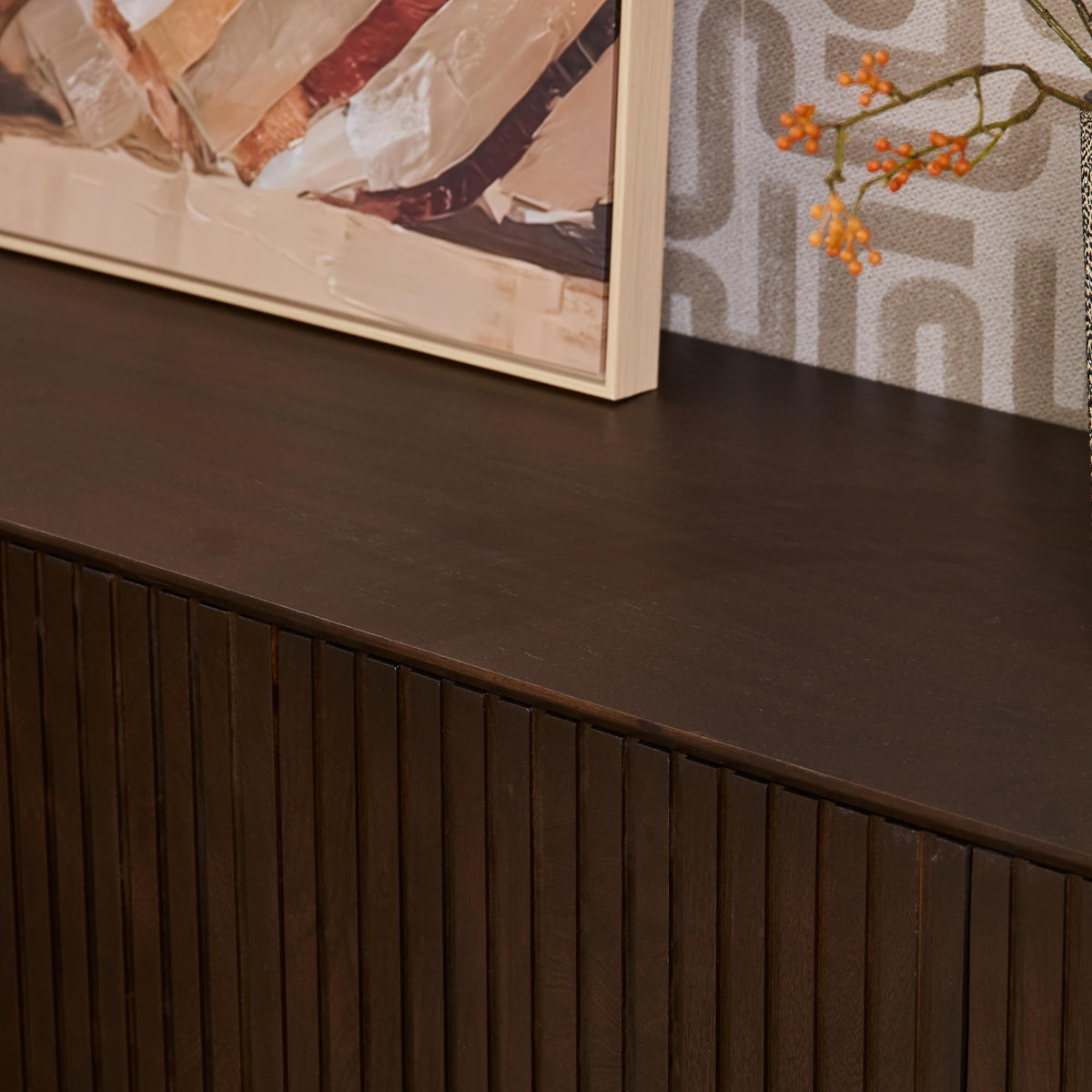 tv-meubel Madison Brown 165 cm met donker houten bovenblad en verticale latfronten