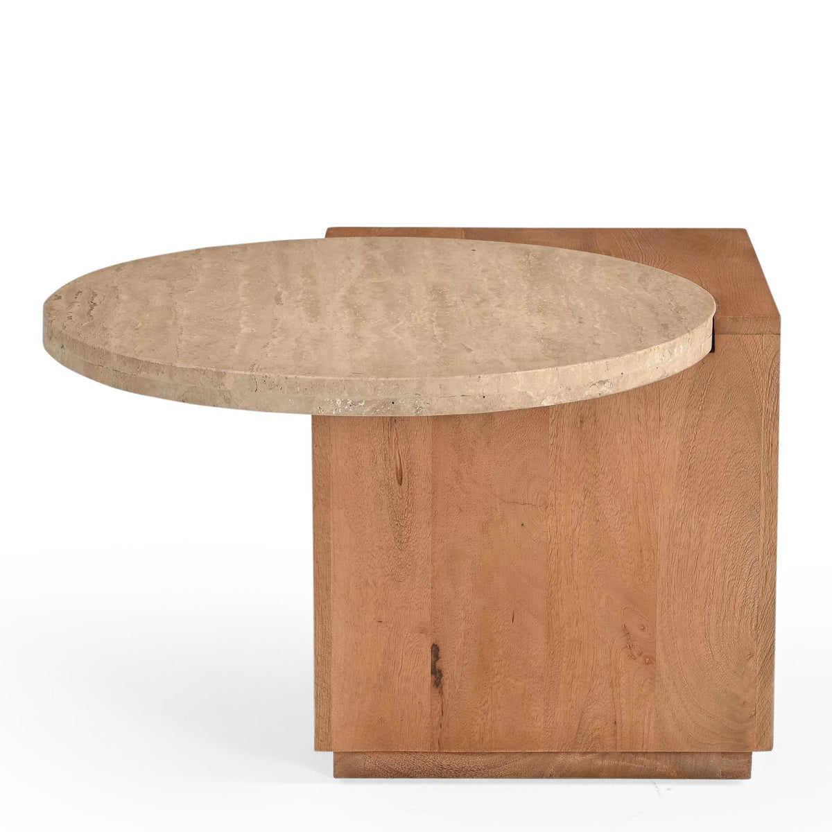 Bijzettafel met rond blad en houten onderstel; zicht op zijkant en bladrand