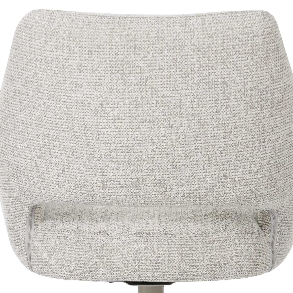 Draaibare eetkamerstoel, close-up van beige bouclé rug en zitting met naden