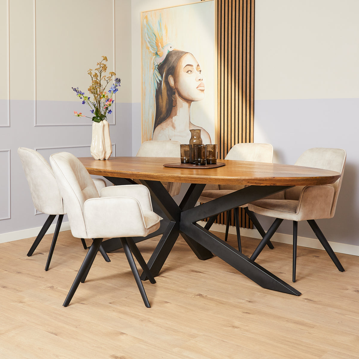 Set van 2 eetkamerstoelen met armleuningen, champagnekleurige bekleding en zwart frame