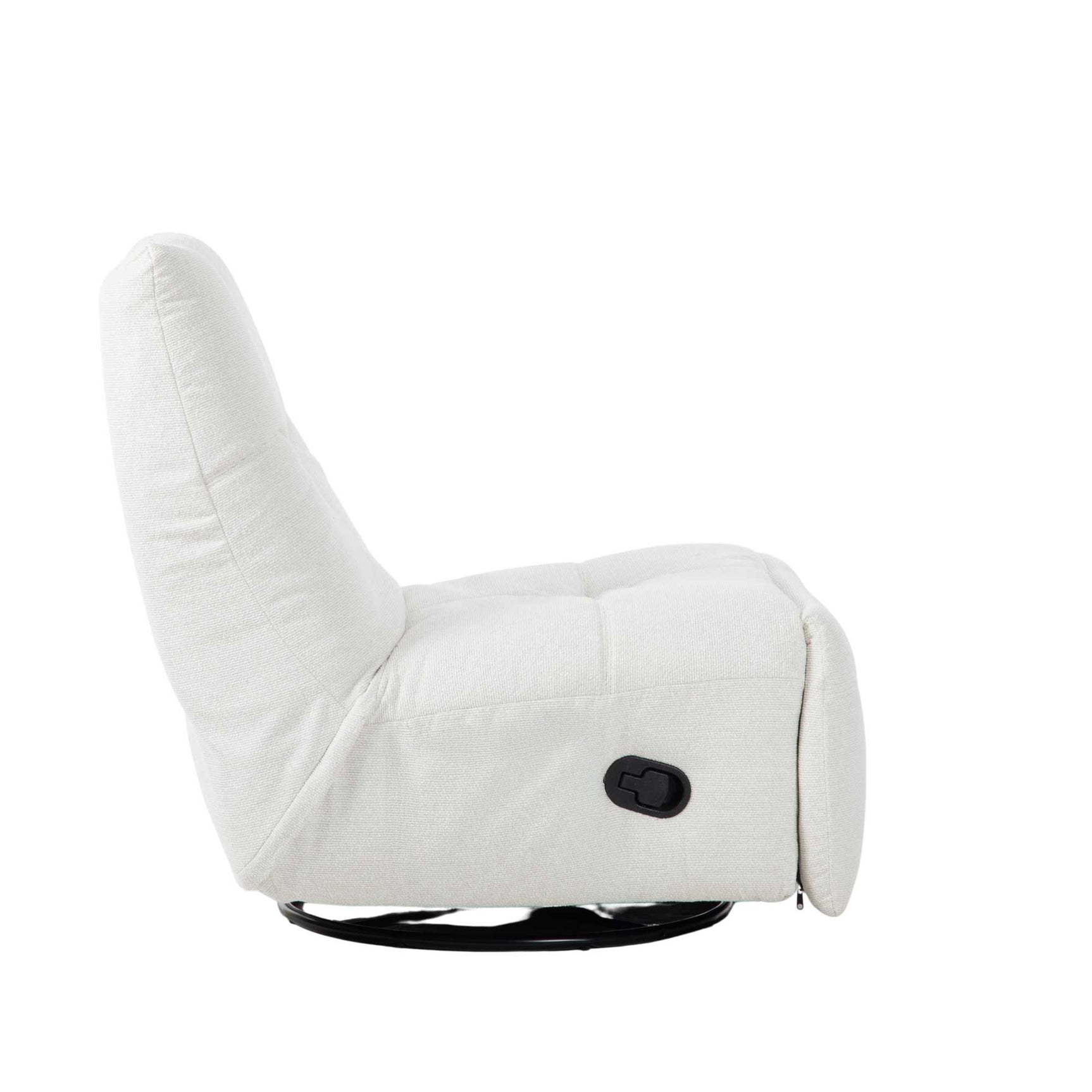 Relaxfauteuil met opklapbare voetensteun, lichtgekleurde stof en zwarte bedieningsknop.