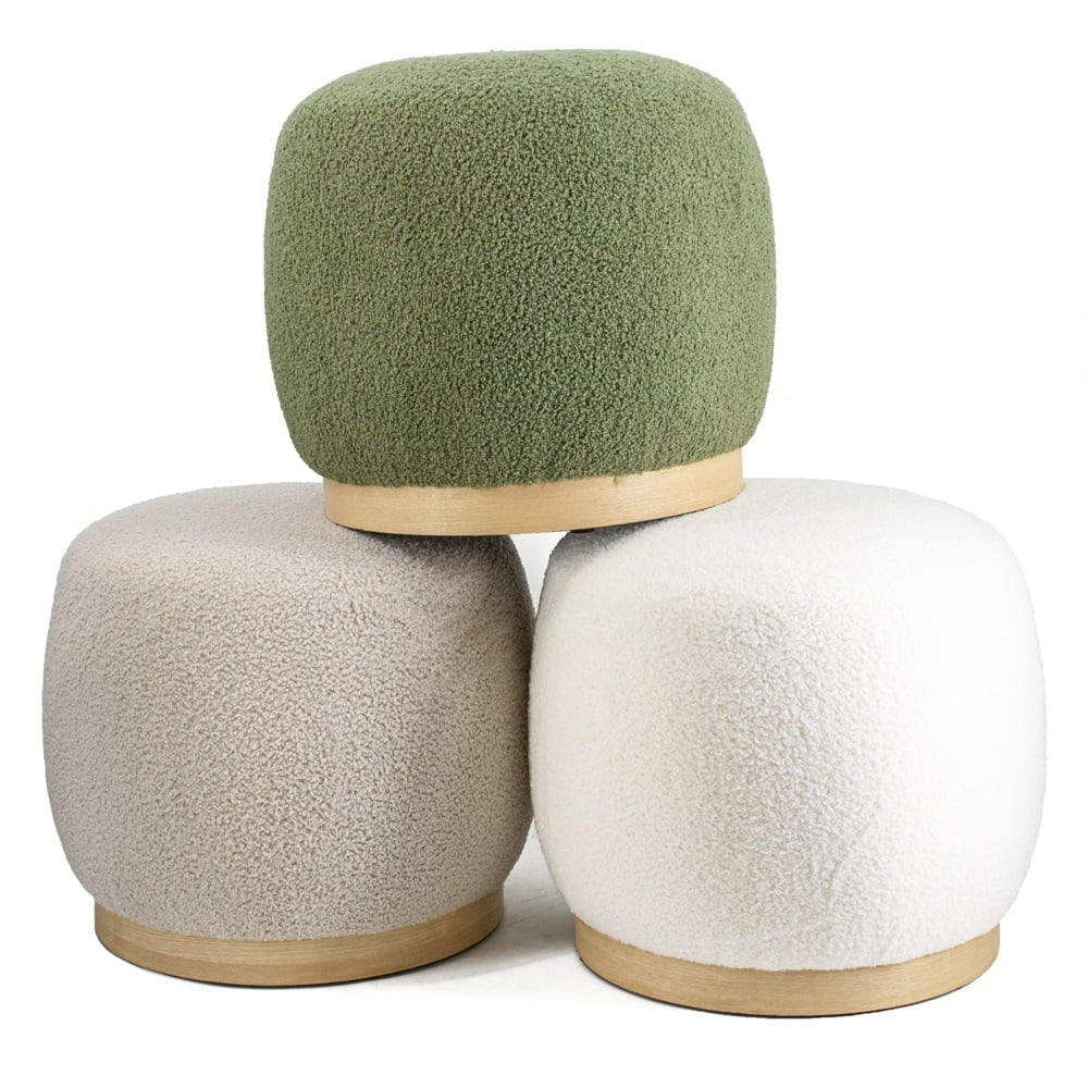 Teddy poefs in groen en beige met houten voetjes, ronde zitvlakken