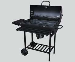 Houtskool barbecue met open deksel en rooster, zwarte metalen behuizing