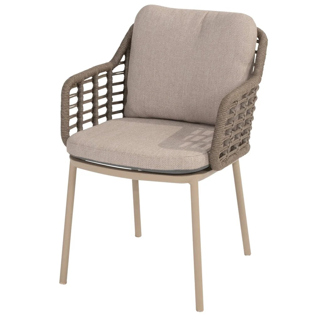 Eetkamerstoel met grijs-beige bekleding en vlechtwerk, incl. twee kussens