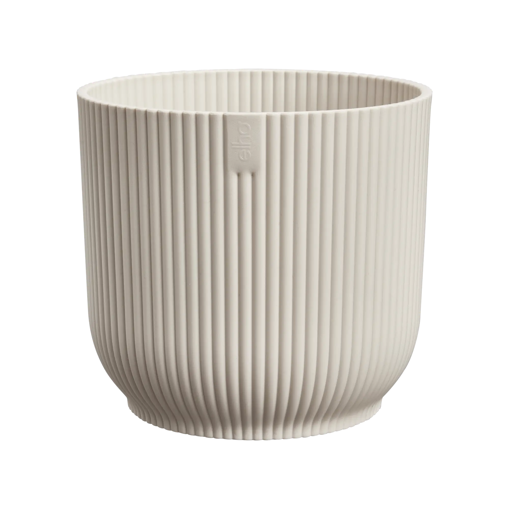 Elho linnen witte plantenpot, geribbeld rond met elho-logo in het midden.