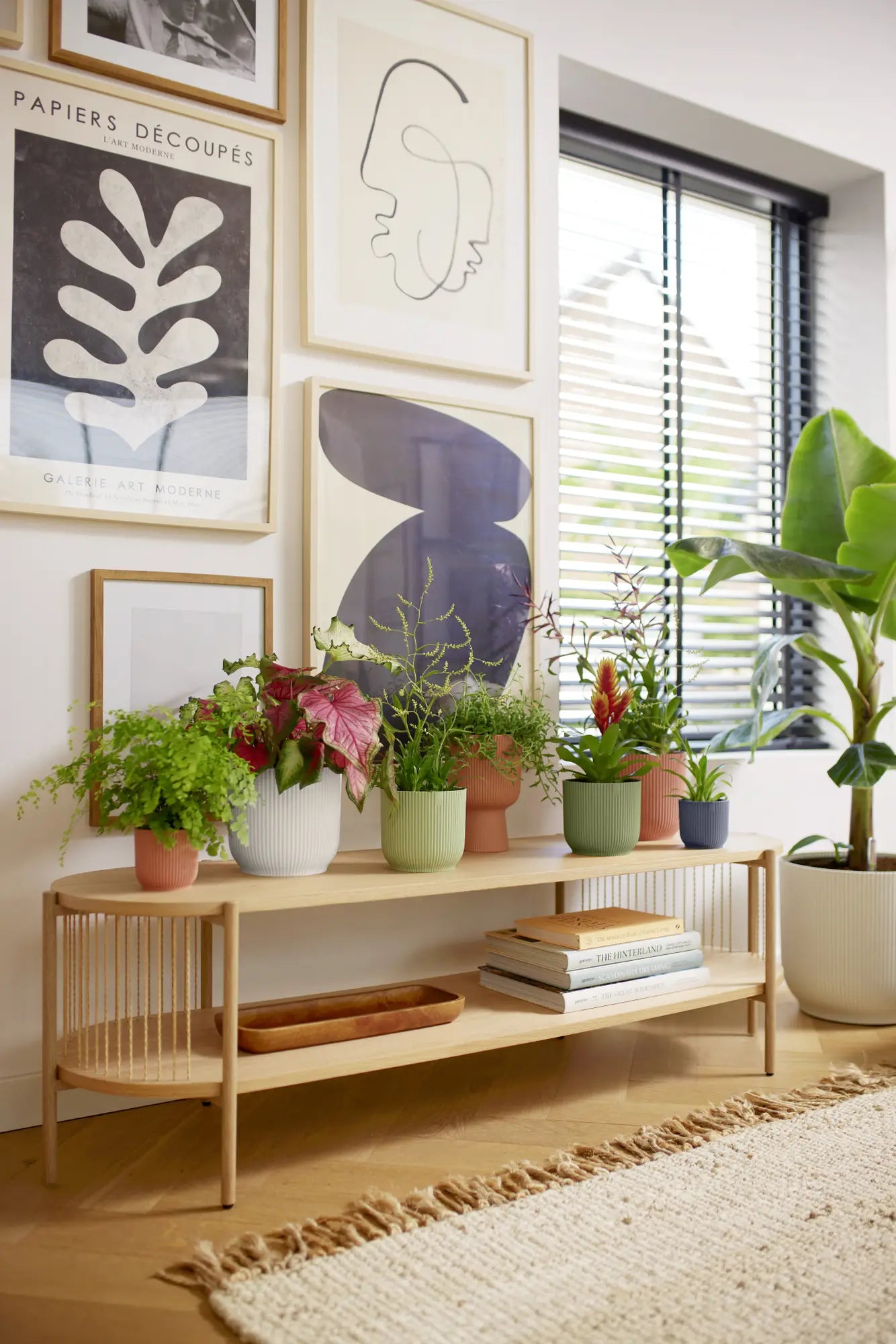 Witte Elho Vibes fold plantenpot op plank met groene plant