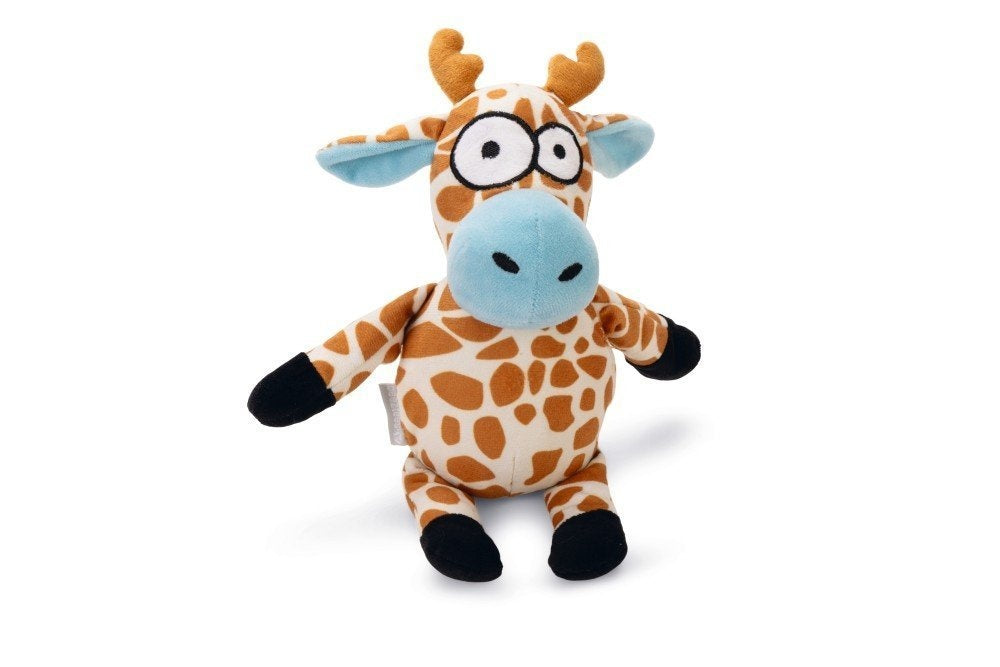 Knuffel giraffe met bruinoranje vlekken, blauwe hals, lange oren en pootjes.