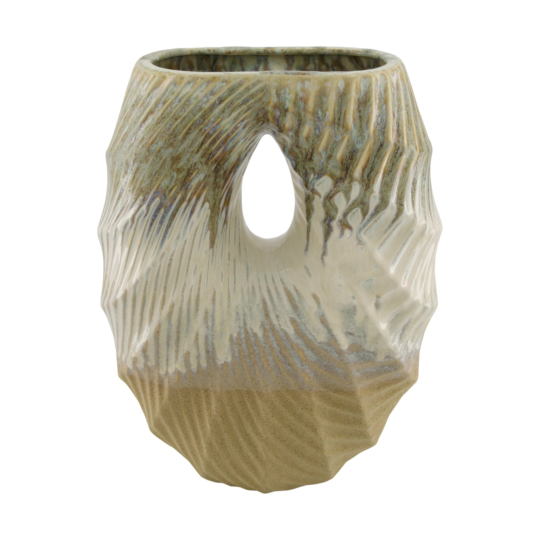 Keramische vaas met opengewerkte uitsparing, beige met groenige glazuurstrepen.
