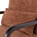 Bruine chenille fauteuil, rugkussen en zitting met zichtbare stofstructuur.