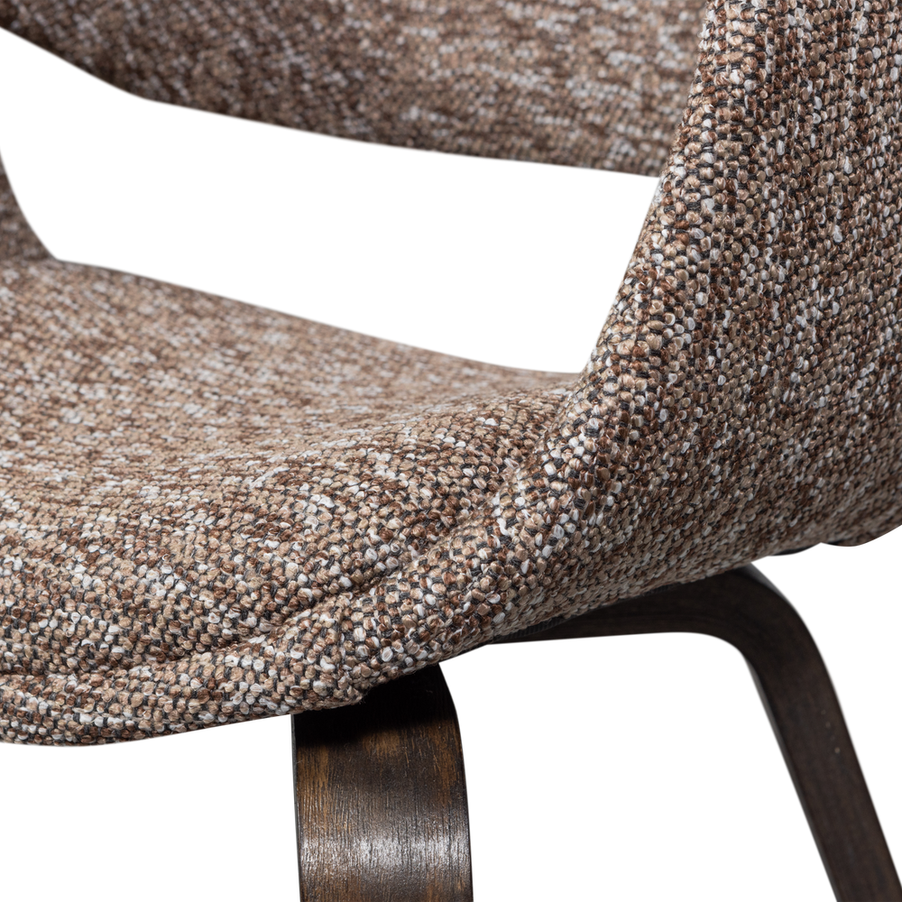 YOSSI EETKAMERSTOEL BRUIN MET HOUTEN POOT DONKERBRUIN