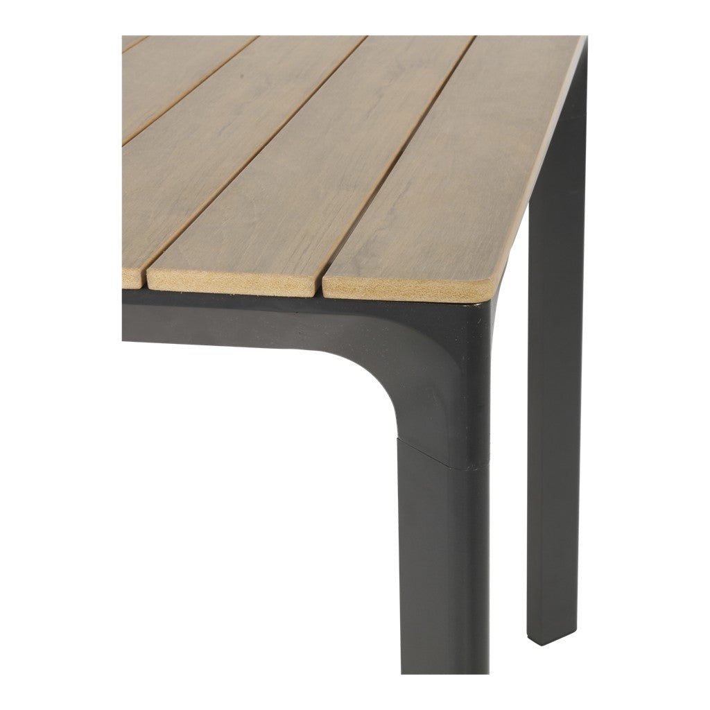 Vierkante tafel met licht houten blad en donkergrijze poten