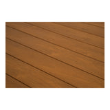 Houten tafelblad met fijne nerf en rechte lijnen, warm bruintint
