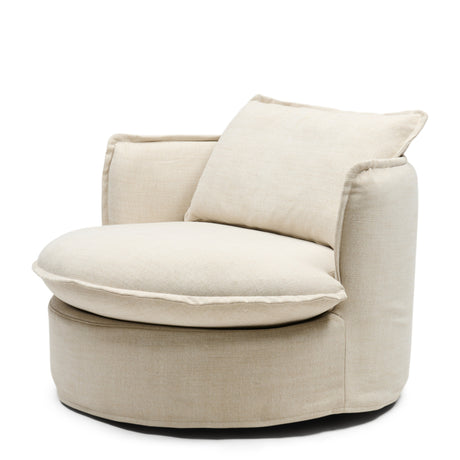 Rivièra Maison Alcudia loungefauteuil van opzij, met brede armleuningen en losse kussens