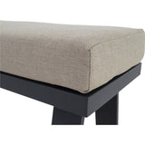 Loungehoekset detail: lichtbeige zitting met donkergrijs onderstel en hoekige poten