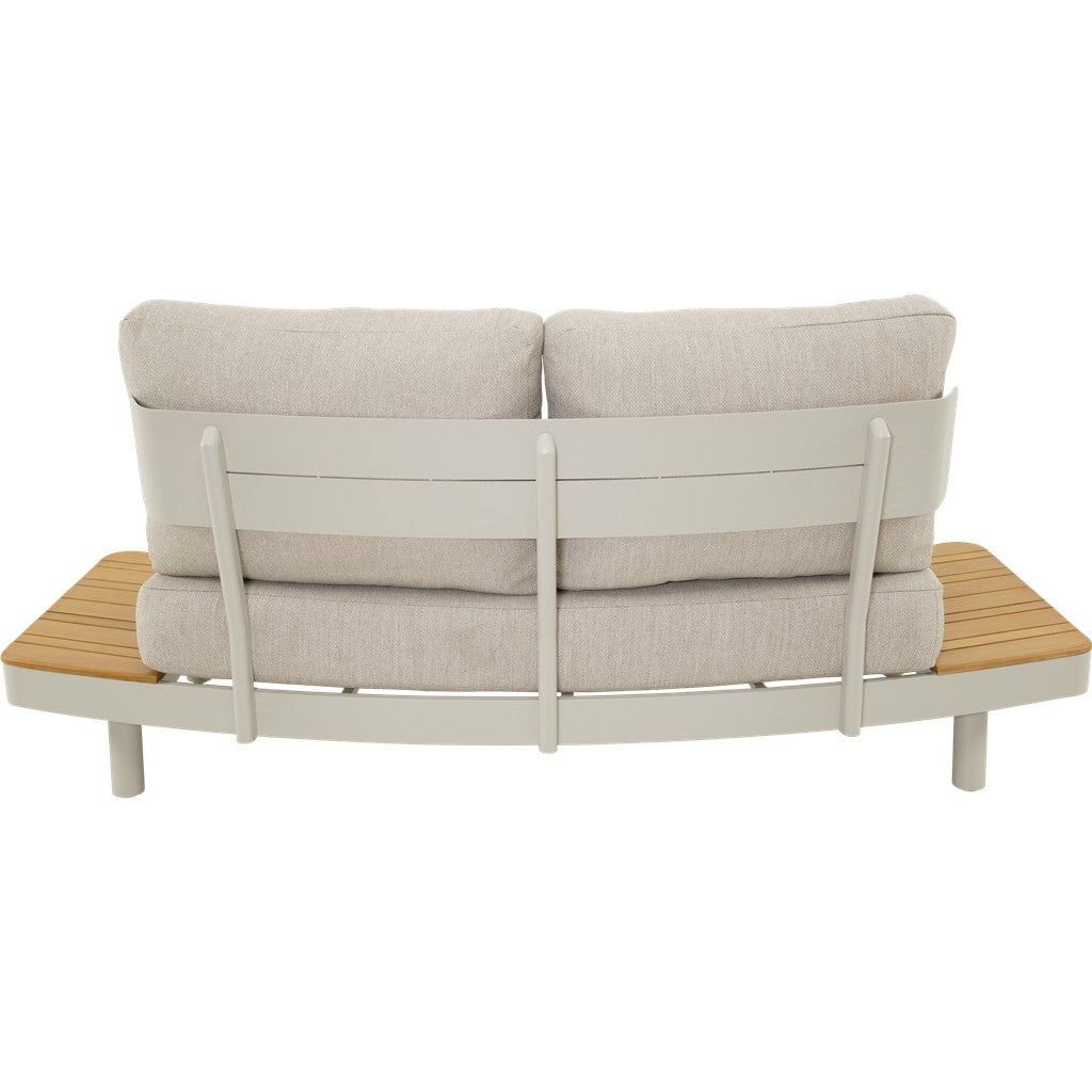 Loungebank met twee kussens en houten tafel, wit gelakt frame