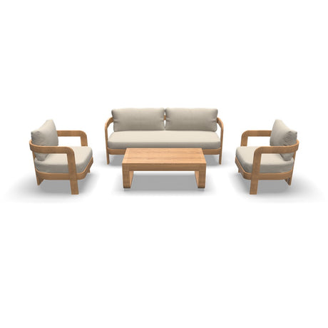 Beige loungeset met tweezitsbank, twee fauteuils en houten salontafel