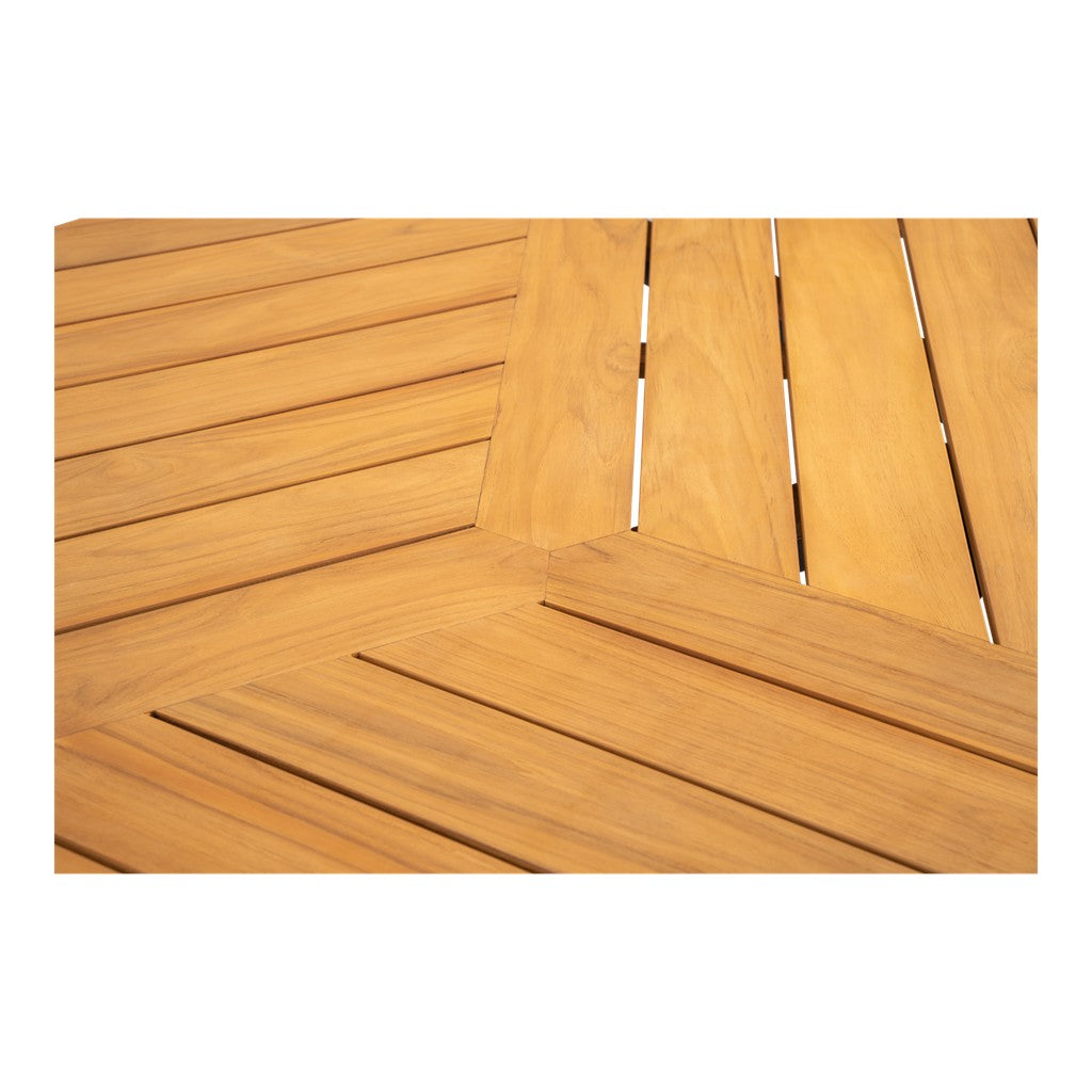 Houten tafelblad met slats, zichtbare houtnerf en openingen in het midden