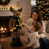 Decoratieve eland op sokkel met knipperende LED-lampjes in de sjaal