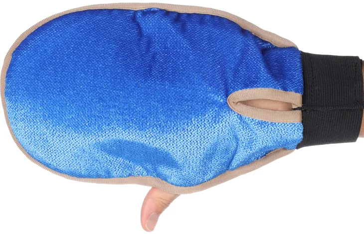 Massagehandschoen met blauwe binnenkant en duimopening, zwarte polsband